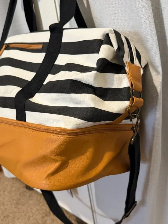 DSW Striped Travel Bag | Large Weekender Tote with Bottom Shoe Pocket - Picture 3 of 9